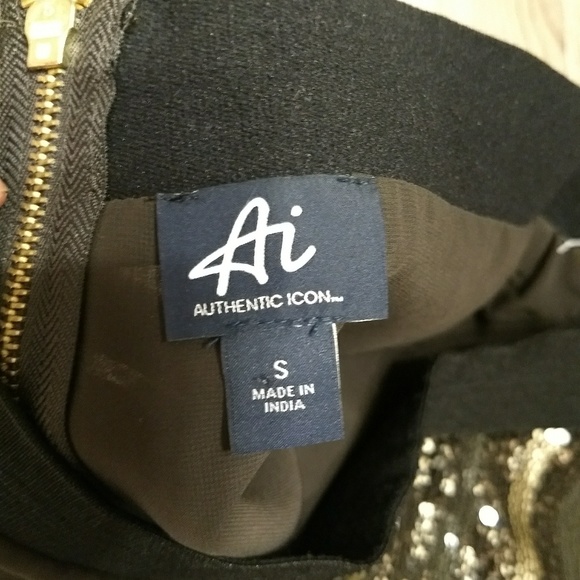 EUC Sequin Mini Skirt - Picture 3 of 3